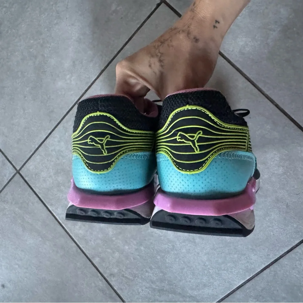 Puma City Riders Men’s Neon Athletic Sneakers - size 10